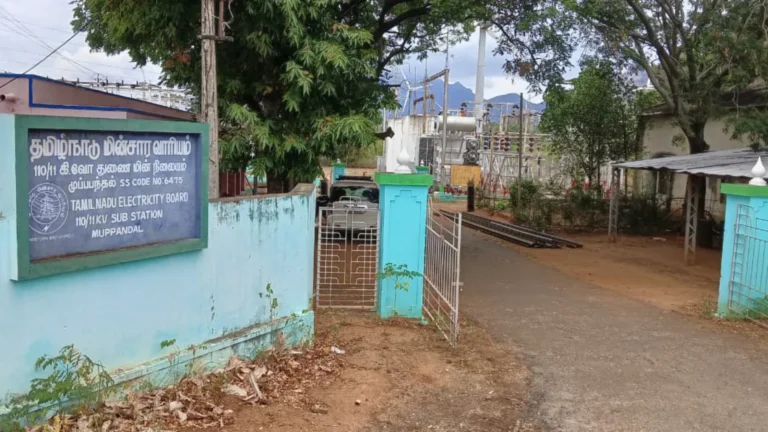 பராமரிப்பின்றி பாம்புகள் சரணாலயமான முப்பந்தல் துணை மின்நிலையம்..உயிர் பயத்தில் தவிக்கும் கிராமம்.சமூக பொதுநல இயக்கம் புகார்-