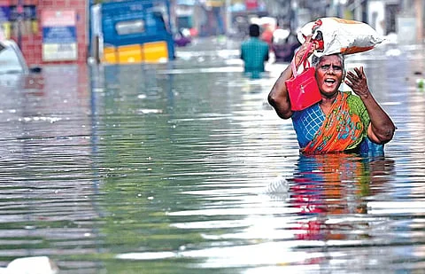Chennai streets flooded amid questions on 4000 crore relief funds Samugapothunaliyakkaam questions