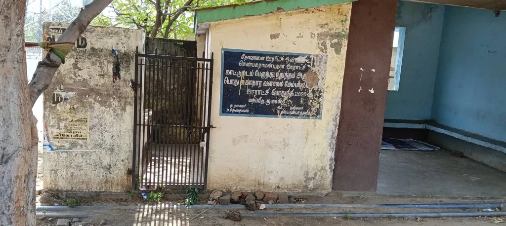 பயணிகள் நிழலகம் கடையாக மாறியதால் மக்கள் சிரமம்
செண்பகராமன்புதூரில் பொதுவசதி ஆக்கிரமிப்பு சர்ச்சை
மக்களுக்கான நிழலகம் வணிக பயன்பாட்டிற்கா?
பேருந்து நிறுத்தமே கடையாக மாறிய அவலம்
பொது நிதியில் கட்டப்பட்ட வசதிகள் பயன்பாடின்றி கிடக்கிறதா?
குமரி மாவட்டத்தில் பயணிகள் வசதி கேள்விக்குறி
பூட்டப்பட்ட சுகாதார வளாகம், ஆக்கிரமிக்கப்பட்ட நிழலகம்
பொதுமக்கள் நலனை விட வருமான நோக்கமா முக்கியம்?