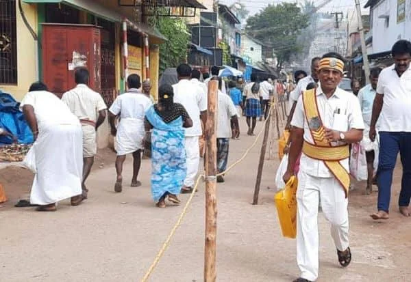 சுதந்திர இந்தியாவில் இன்னும் தொடரும் காலனித்துவ நடைமுறைகள்
தபேதார் மற்றும் டவாலி முறை: மறுபரிசீலனை செய்ய வேண்டிய நேரமா?
அடிமை சிந்தனையில் இருந்து எப்போது விடுபடப் போகிறோம்?
ஜனநாயக நாட்டில் காலனித்துவ எச்சங்கள் ஏன்?