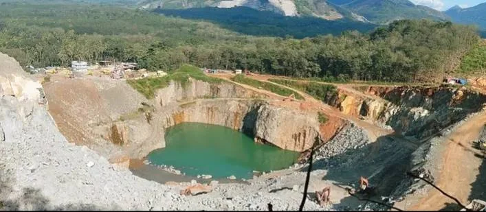 வேளிமலையை விழுங்கும் கல்குவாரிகள்: குமரியின் இயற்கைச் செல்வம் ஆபத்தில்
சட்டவிரோத குவாரிகளால் வேளிமலை அழிகிறதா?
வேளிமலை பாதுகாப்பு கேள்விக்குறி: சமூக பொதுநல இயக்கம் எச்சரிக்கை
வள்ளியாற்றின் பிறப்பிடமான வேளிமலைக்கு பெரும் அச்சுறுத்தல்