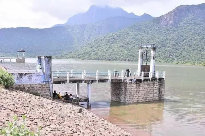 பொய்கை அணையின் வரலாறு மற்றும் பயன்பாடுகள்
குமரி மாவட்டத்தின் முக்கிய பாசனத் திட்டங்கள்
நீர்வள பாதுகாப்பின் அவசியம்
விவசாயத்திற்கான நீர் மேலாண்மை முறைகள்
மேற்கு தொடர்ச்சி மலை மற்றும் நீராதாரங்கள்