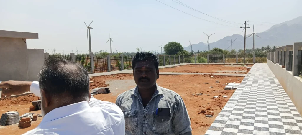 குமரி மாவட்டம் ஆரல்வாய்மொழியில் பொதுப்பணித்துறைக்கு சொந்தமான வழிமறிச்சான் ஓடை பகுதியில் பேரூராட்சி பூங்கா அமைத்து ஆக்கிரமித்துள்ளதாக அளவீட்டில் தெரியவந்துள்ளது. நீர்நிலைகள் பாதுகாக்கப்பட வேண்டிய நிலையில், அவற்றை ஆக்கிரமிப்பதில் அரசு அமைப்புகளே ஈடுபடுவது கவலைக்குரியதாக உள்ளது.