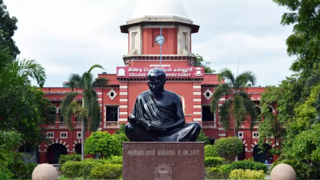 தமிழக தனியார் பொறியியல் கல்லூரிகளில் போலிப் பேராசிரியர் மோசடி தொடர்பான கல்வி மற்றும் ஆய்வு குறித்த காட்சி
