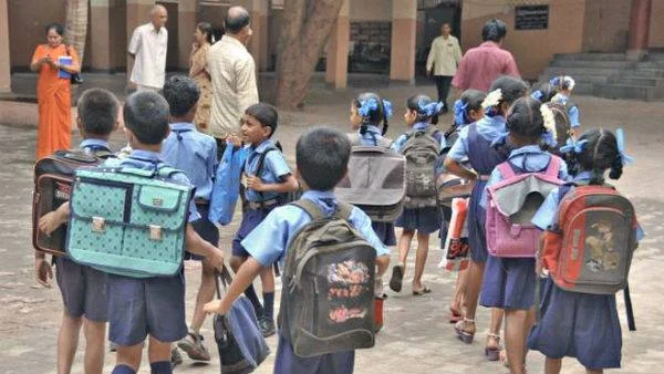 தமிழ்நாடு கல்வி செய்திகள்
அரசுப் பள்ளி அடிப்படை வசதிகள்
மாணவிகள் பாதுகாப்பு மற்றும் சுகாதாரம்