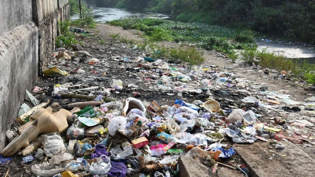 ஈரோடு மாவட்டத்தில் அமைந்துள்ள 750 ஆண்டுகள் பழமையான காலிங்கராயன் கால்வாய்