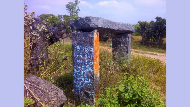 குமரி மாவட்டத்தில் காணப்படும் பழமையான சுமைதாங்கி கற்கள்