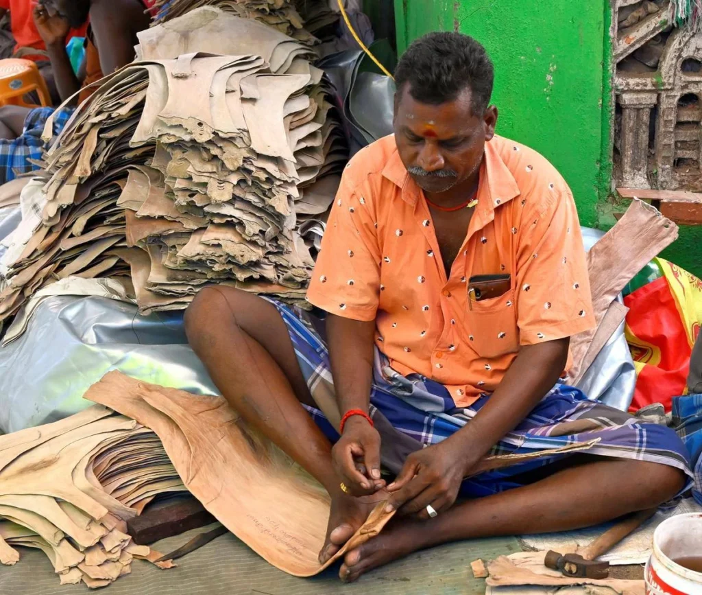 kariyapatti thopparai GI tag, traditional leather water bag tamilnadu, madurai chithirai festival kallazhagar, tamil handicrafts GI products, heritage crafts tamilnadu