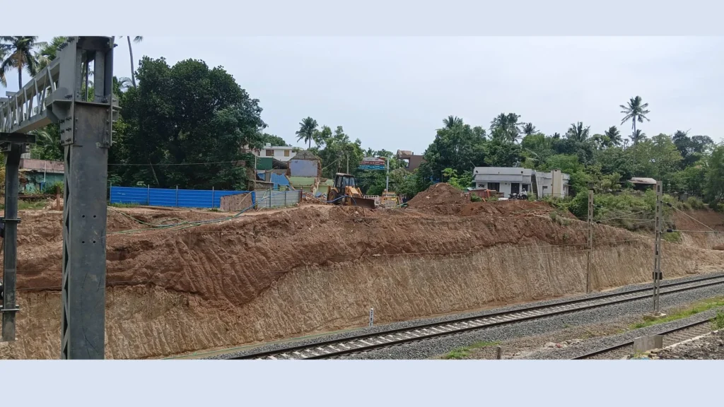 கன்னியாகுமரி மாவட்டம் நுள்ளிவிளையில் நடைபெறும் ரெயில்வே பால கட்டுமான பணிகள்