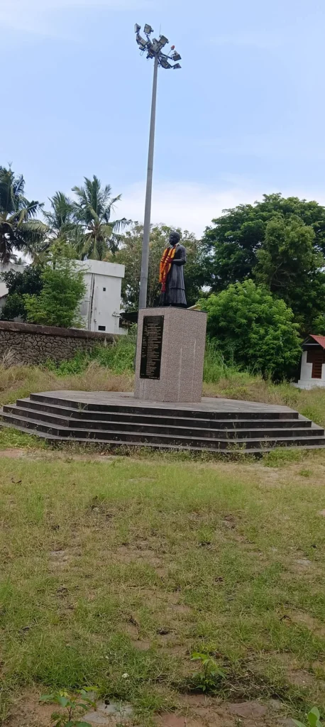 குமரி மாவட்டத்தில் பாழடைந்த வேலுத்தம்பி தளவாய் நினைவிடம். talakulam memorial