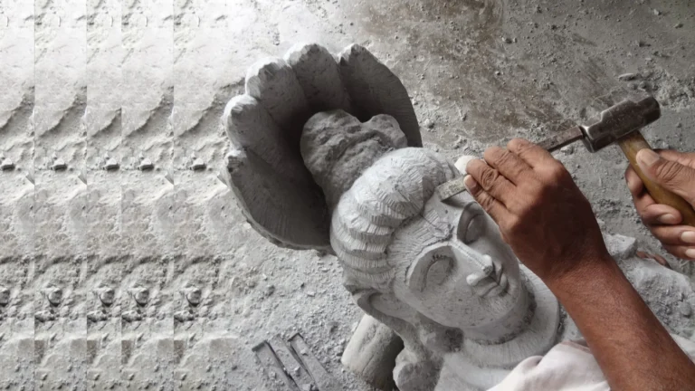 ஊத்துக்குளி பகுதியில் கல் சிற்பங்களை வடிக்கும் பாரம்பரிய சிற்பிகள் மற்றும் அவர்களின் தொழில் நிலை