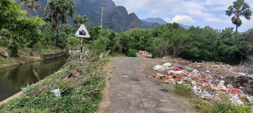 தோவாளை கால்வாய் மாசுபாடு – குப்பைகளால் சுகாதார சீர்கேடு அதிகரிப்பு
குமரி மாவட்ட தோவாளை கால்வாயில் குப்பை கொட்டுதல் – நடவடிக்கை கோரும் சமூக பொதுநல இயக்கம்
நீர் மாசுபாடு மற்றும் சுகாதார ஆபத்து – தோவாளை கால்வாய் குறித்து புகார்