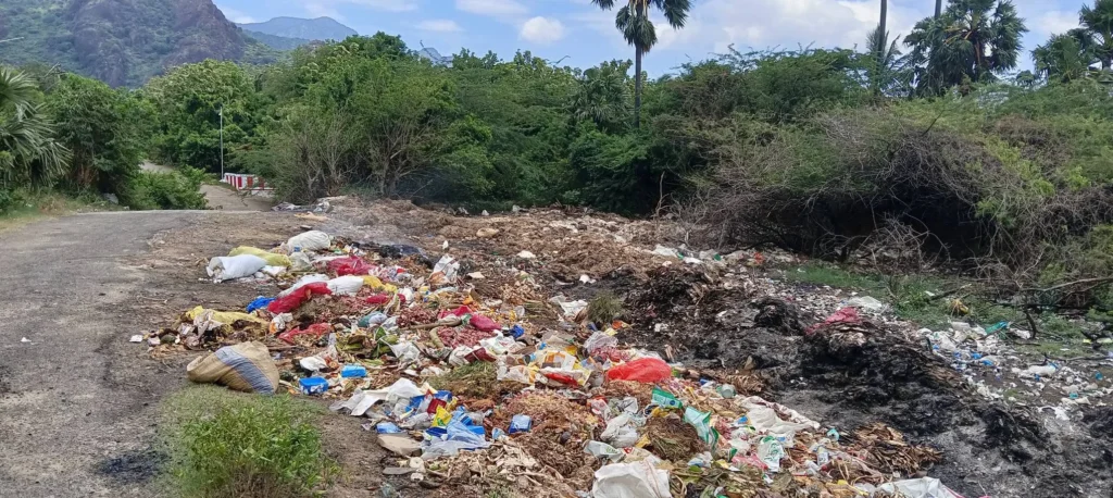 குமரி மாவட்டத்தின் முக்கிய நீராதாரம் ஆபத்தில் – தோவாளை கால்வாய் மாசுபாடு
நீர்வாழ் உயிரினங்கள் மற்றும் விவசாயத்திற்கு அச்சுறுத்தலாக மாறும் தோவாளை கால்வாய்
பொதுச் சுகாதாரத்தை பாதிக்கும் தோவாளை கால்வாய் மாசுபாடு
தோவாளை கால்வாயில் குப்பை கொட்டுவதை தடுக்க அரசு உடனடி நடவடிக்கை எடுக்க வேண்டும்