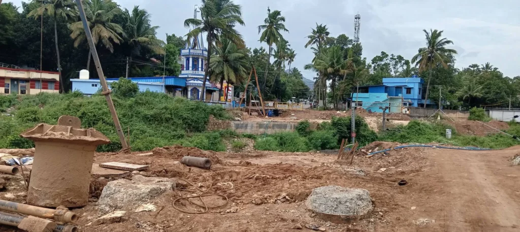 நுள்ளி விளை ரெயில்வே பாலப்பணி தாமதம்: கிராம மக்கள் பாதிப்பு
8 மாதங்களாக தாமதமாகும் நுள்ளி விளை ரெயில்வே பாலப்பணி
நுள்ளி விளை ரெயில்வே பாலப்பணி எப்போது முடியும்? கிராம மக்கள் தவிப்பு
ரெயில்வே பாலப்பணி தாமதத்தால் கிராமங்கள் துண்டிப்பு: மக்கள் பாதிப்பு